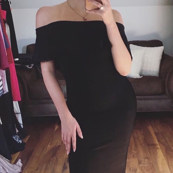 DRESSES - Picture 7 of 8